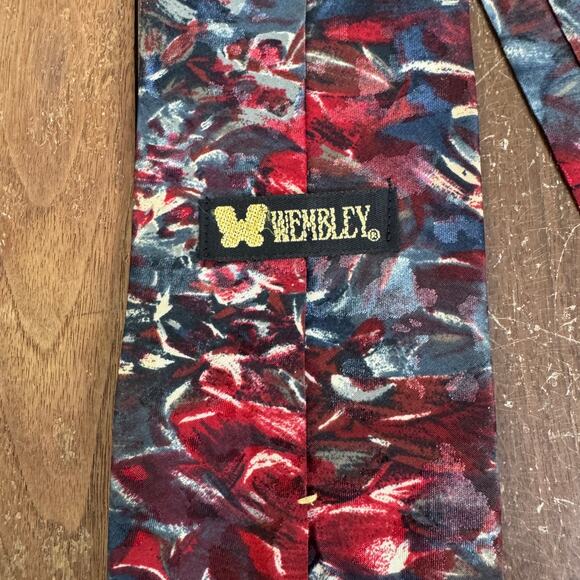 Wembley VINTAGE Jacquard Red White Gray Abstract Floral Rose Men's Tie - Picture 5 of 7